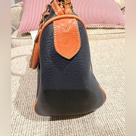 Vintage Dooney & Bourke Navy Pebbled Leather Satchel USA Made Classic Leather - Picture 4 of 16